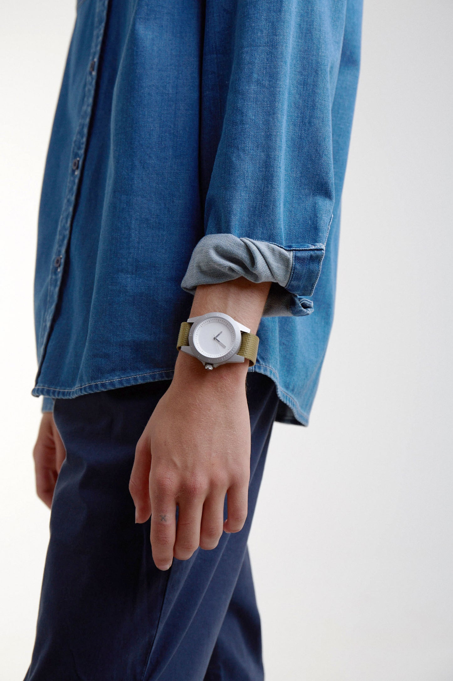 Explore Watch - Silver / White / Luminescent / Nato - 42mm
